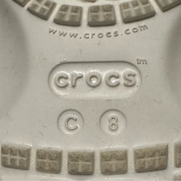 Winnie the Pooh Toddler Crocs - Picture 7 of 8